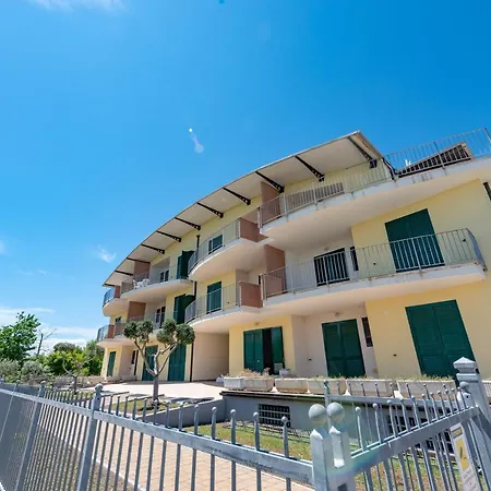 Club Del Sole Stork Family Collection Hotel Giulianova Exterior photo