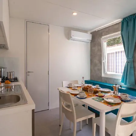 Club Del Sole Stork Family Collection Hotel Giulianova Exterior photo