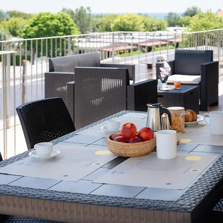 Club Del Sole Stork Family Collection Hotel Giulianova Exterior photo